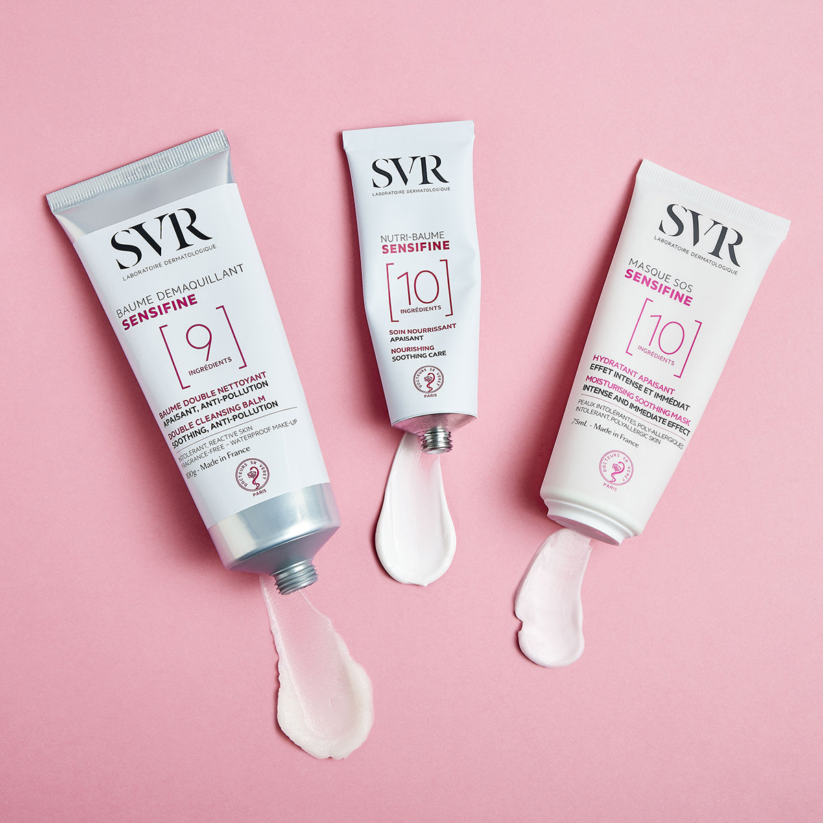 Tres tubos de crema SVR Sensifine sobre fondo rosa, mostrando texturas blancas y suaves de limpieza y cuidado facial.
