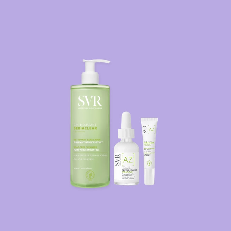 Rutina SVR Sebiaclear con gel limpiador verde, sérum Ampoule Flash y gel corrector sobre fondo lila.