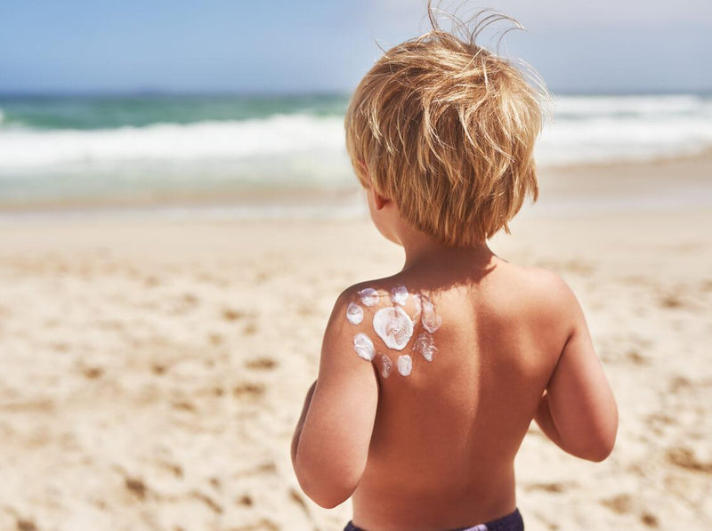 Disfruta sin riesgo del sol con tus hijos, con el mejor protector solar
