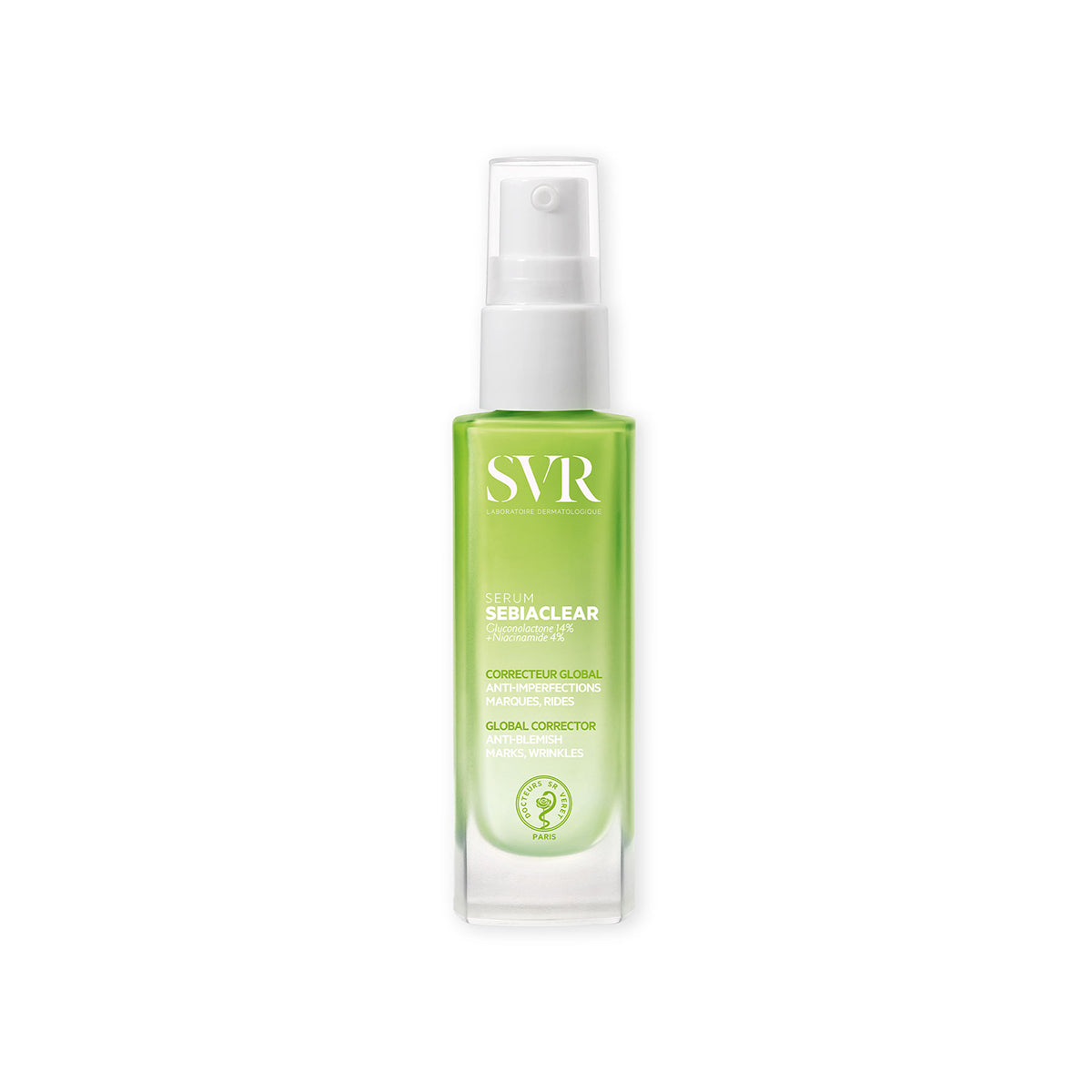 Frasco de vidrio rectangular con suero SVR Sebiaclear, líquido verde traslúcido y dosificador blanco sobre fondo blanco.