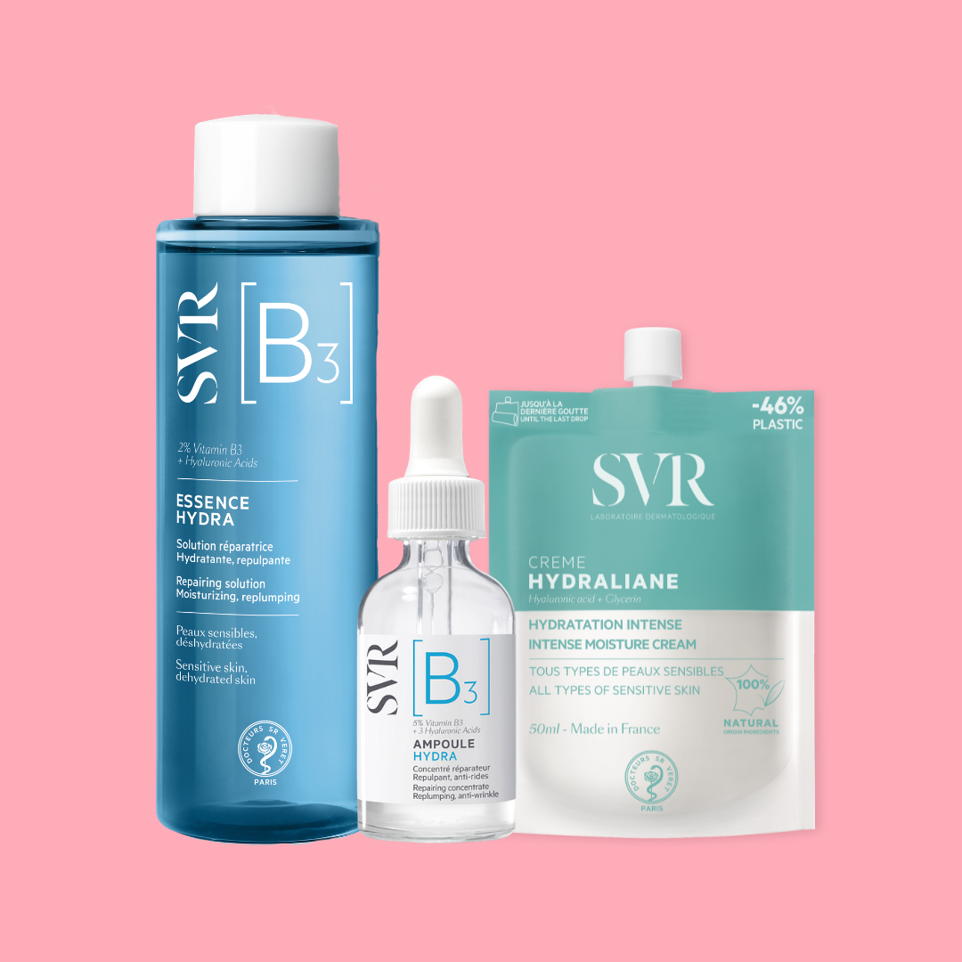 Rutina hidratante SVR con Essence B3 azul, Ampoule B3 con gotero y crema Hydraliane en envase flexible sobre fondo rosa.